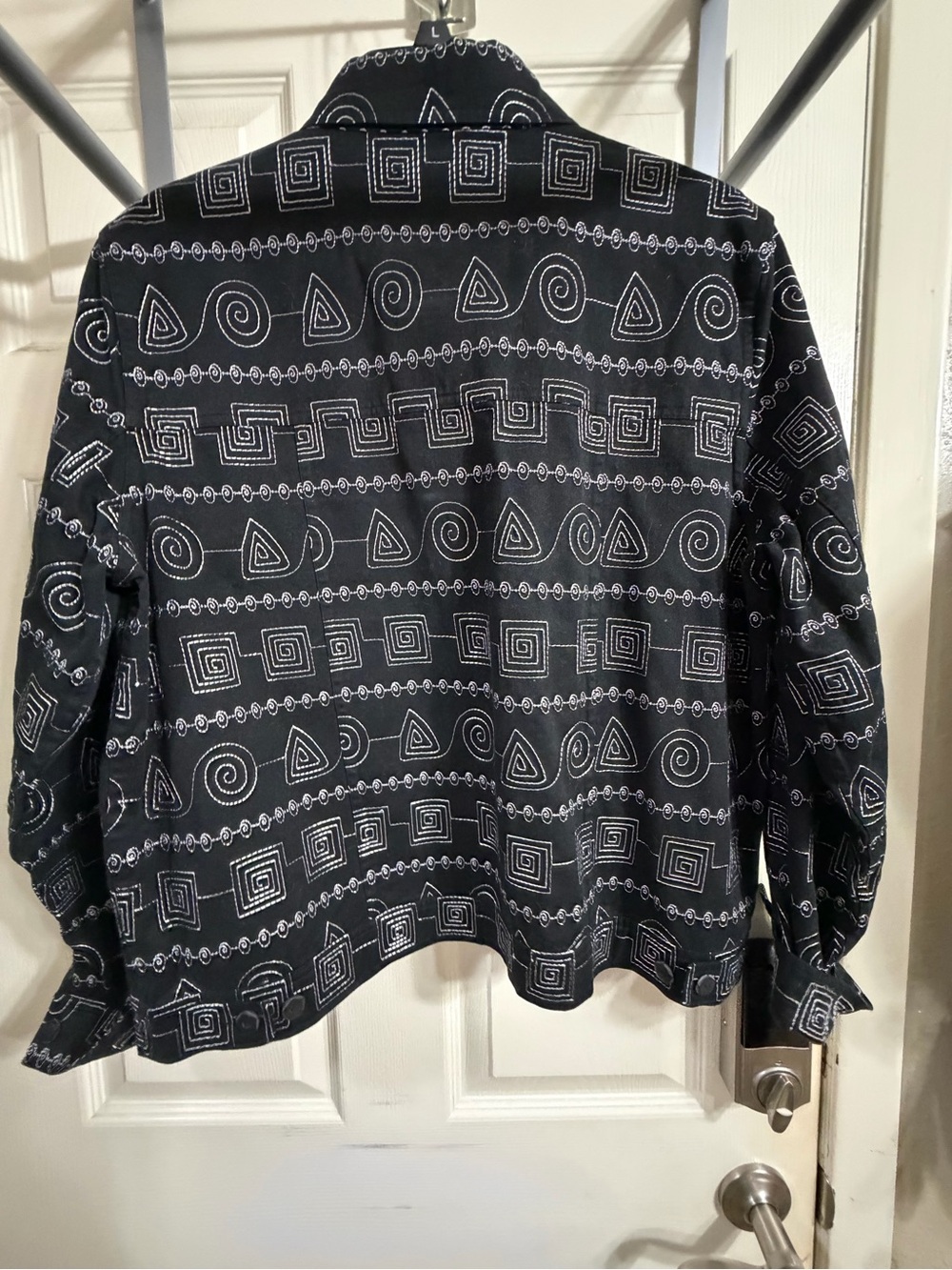 Black Geometric Pattern Embroidered Button-Up Jacket - Picture 2 of 3